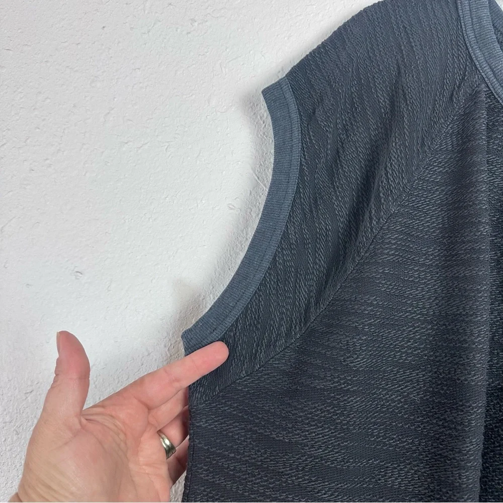 ⭐️Universal Thread Muscle Tee - Picture 2 of 7